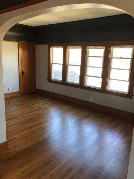 Building Photo - 529 N 59th St