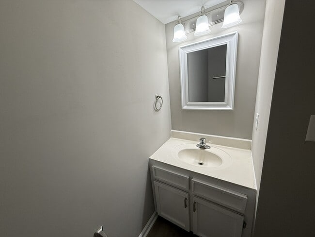 Building Photo - 1021 Sourwood Ct