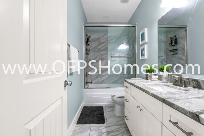 Building Photo - 712 Cypress Dr