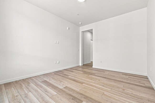 Building Photo - 6153 N Ceylon St