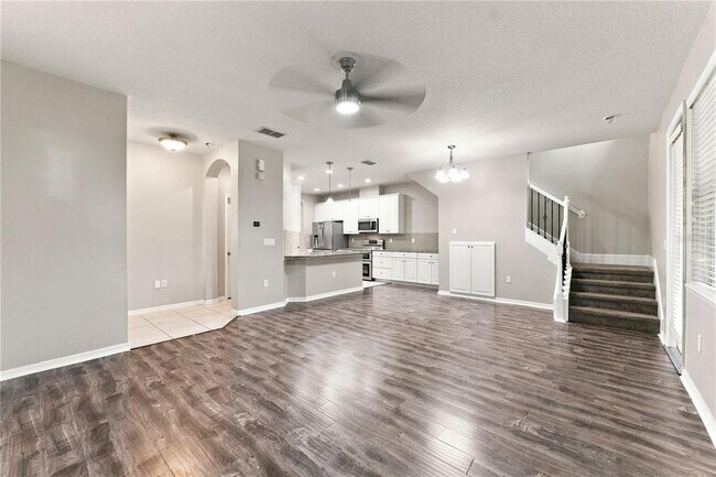 Building Photo - 17013 Vilesta Dr