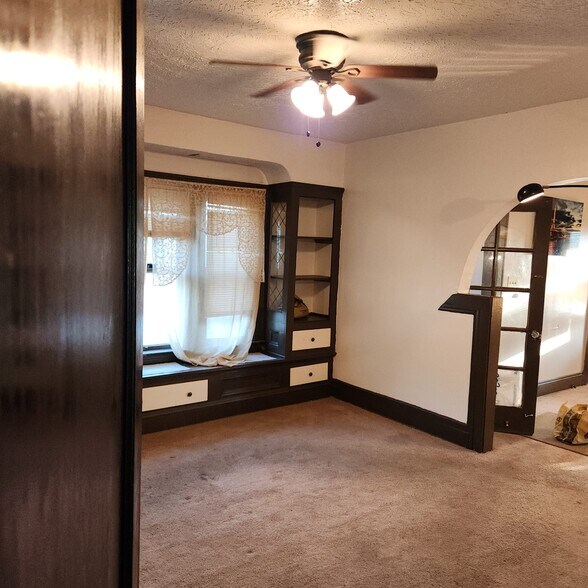 Dining - 3720 E 151st St