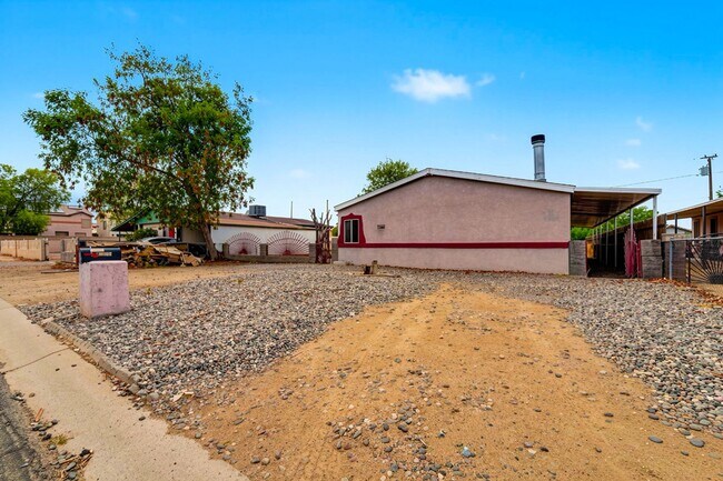 Building Photo - 13507 W Stella Ln