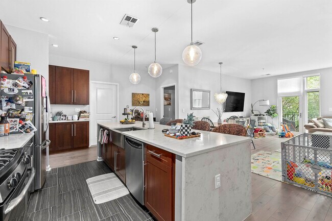 Building Photo - 1100 Adams St