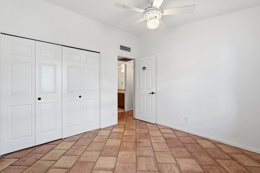 Building Photo - 1449 E Highland Ave