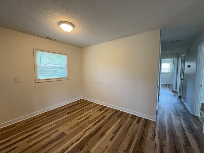 Building Photo - 9 Collins Dr