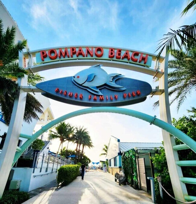 Building Photo - 3150 N Palm Aire Dr