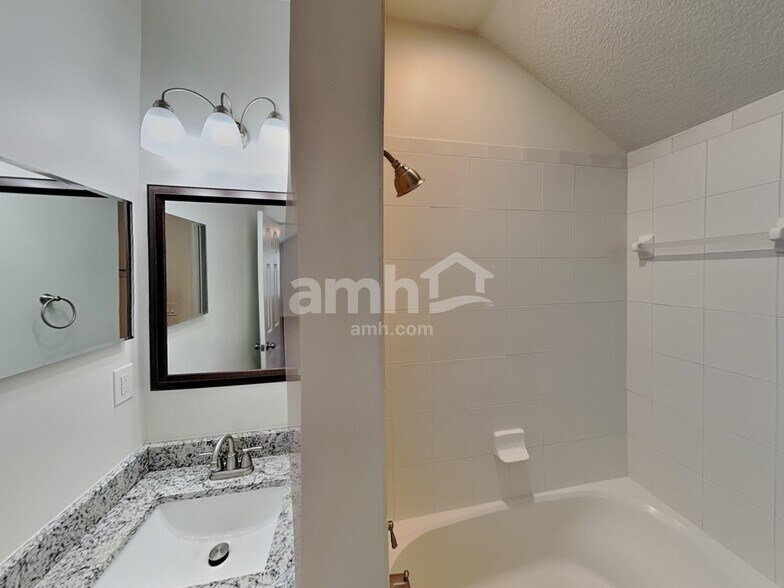 Building Photo - 768 W Devonhurst Ln