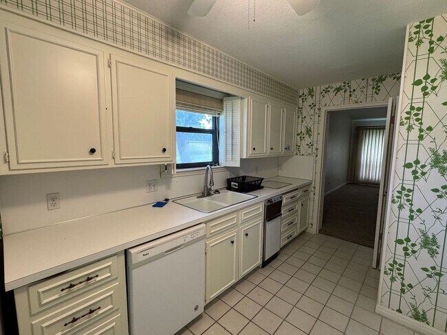Building Photo - Beautiful Central Waco Home