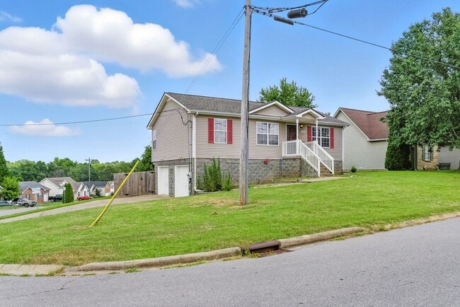 Building Photo - Pet Friendly Three Bedroom with Basement!