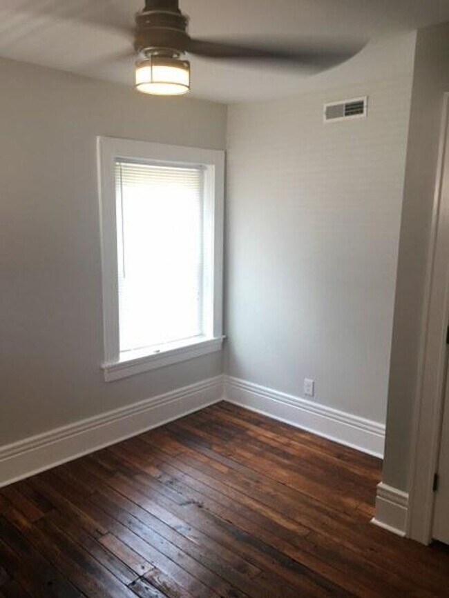 Building Photo - 1131