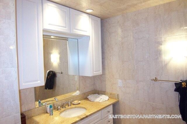 Building Photo - 186 Webster St