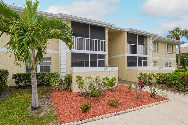 Building Photo - 1540 SE Royal Green Cir