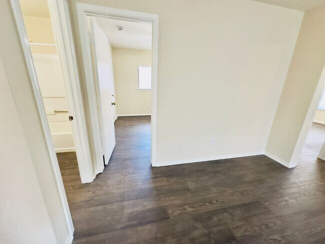 Building Photo - Spacious 4-Bedroom Home in Westwood – Lean...