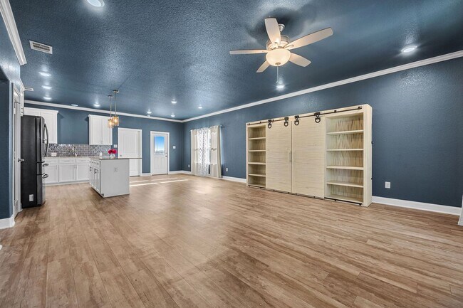 Building Photo - Modern 3 Bed / 2 Bath Home with Granite Kitchen & Full Fenced Yard in Temple