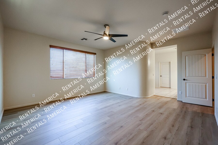 Building Photo - 3410 S Sunland Dr