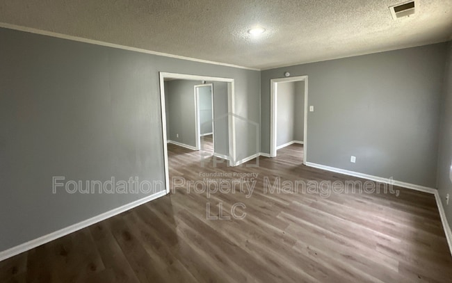 Building Photo - 1748 Benning St