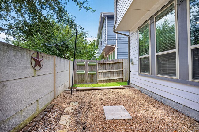 Building Photo - 4743 Glen Isle Dr