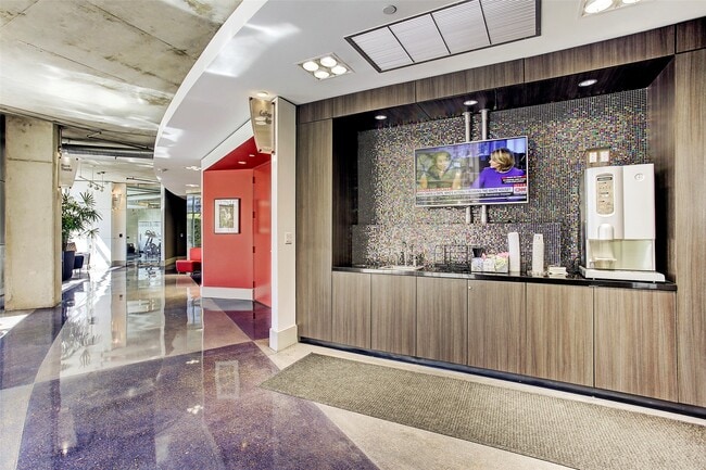 Building Photo - 1901 Post Oak Blvd