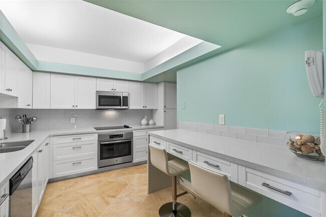 Building Photo - 5000 N Ocean Blvd