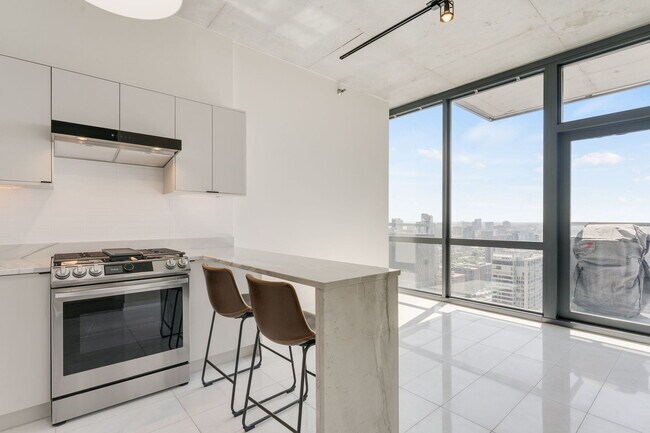 Building Photo - 235 W Van Buren St