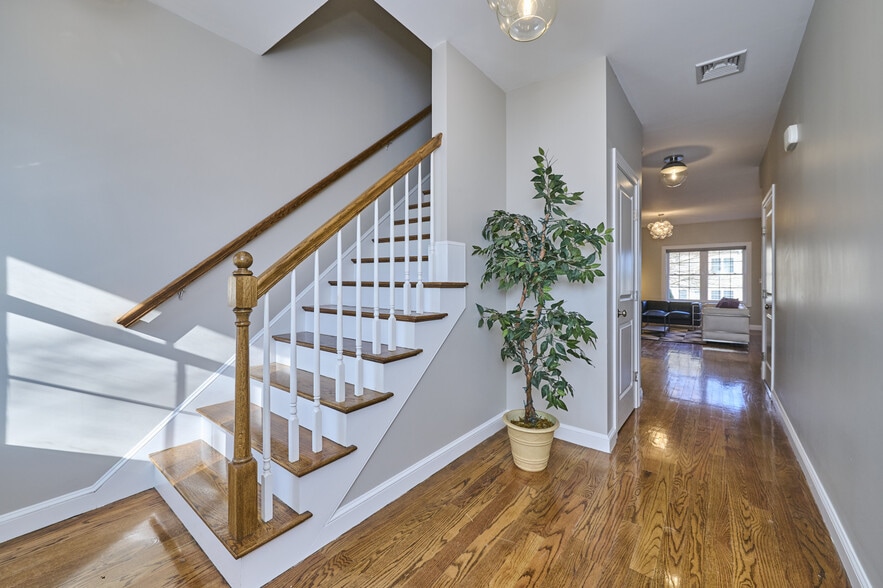 Building Photo - 25 Bellevue Ave