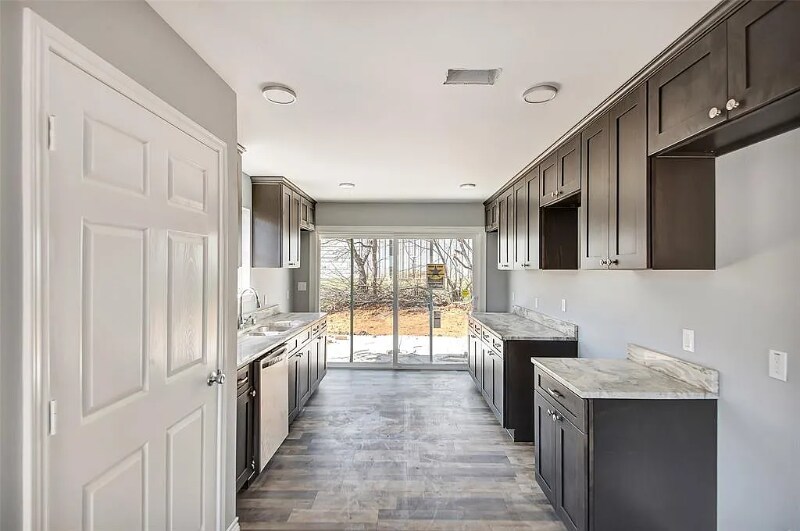 Building Photo - 1100 Primrose Dr