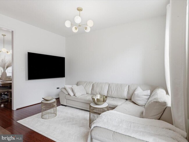 Building Photo - 25114 Harpenden Terrace