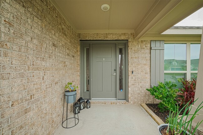 Building Photo - 2712 Golden Palms Ln