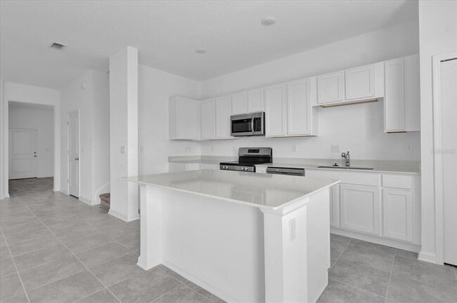 Building Photo - 2474 Skyline Lp