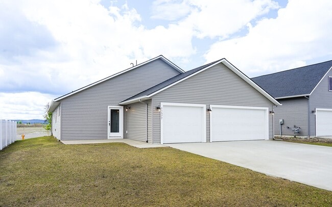 Building Photo - Newly built home with 3 car garage