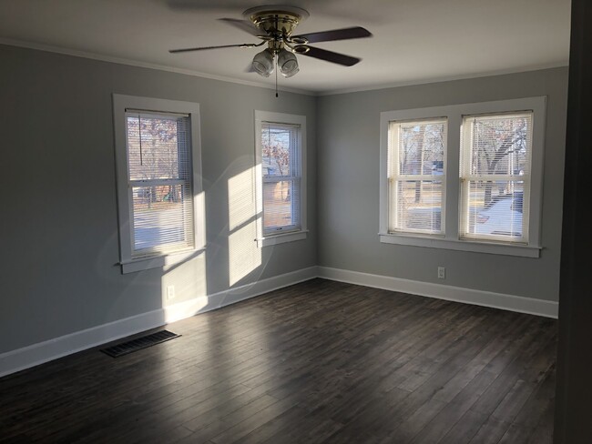 Building Photo - 1090 Brown Ave