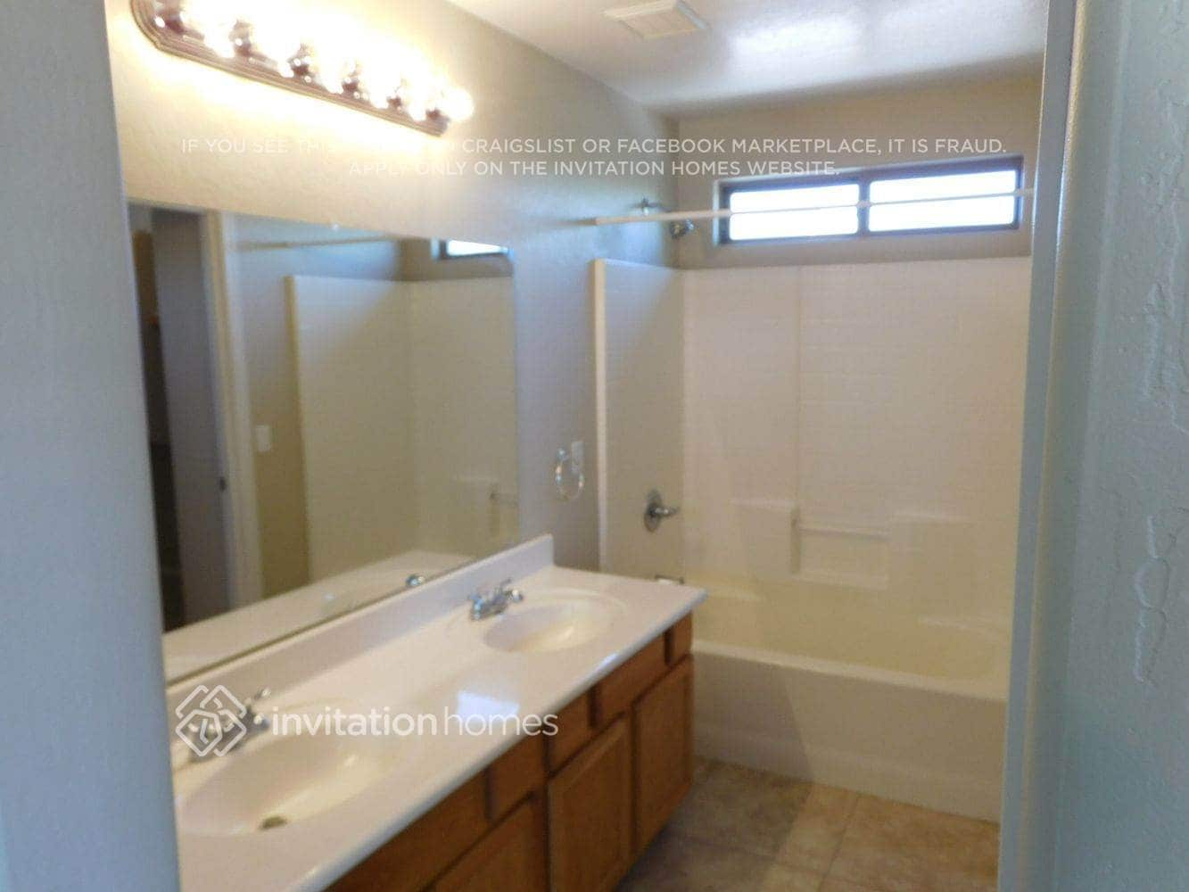 Building Photo - 1912 E Hawken Pl