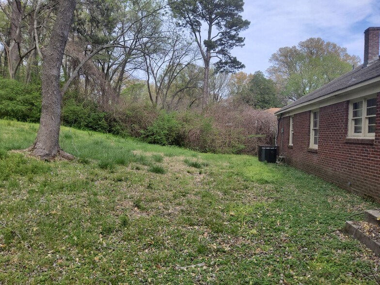 Building Photo - 2714 James Rd