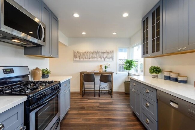 Building Photo - 2209 Hamilton Ave