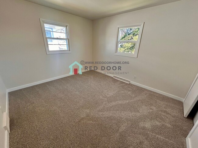 Building Photo - 5-bedroom, 2-bathroom house offers the perfect blend of comfort and functionality
