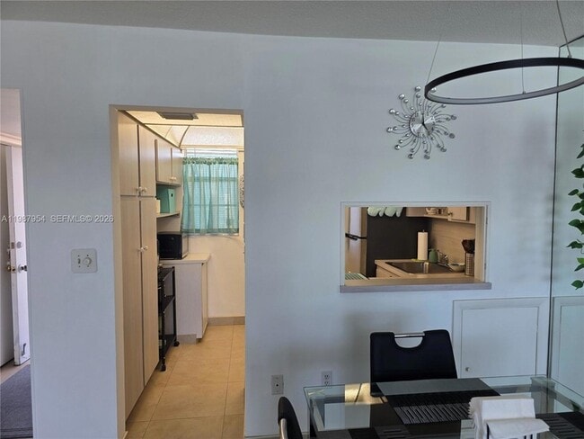 Building Photo - 2861 Leonard Dr