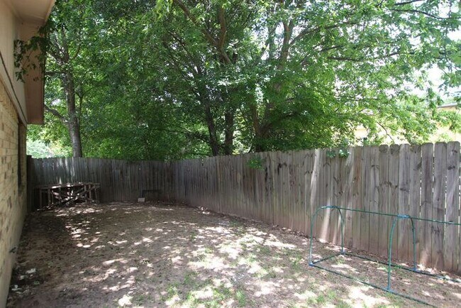 Building Photo - 3 Bedroom Duplex in Tyler!