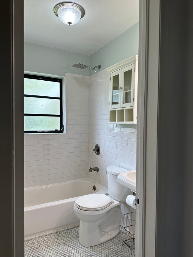 Building Photo - 44 SE 4th St