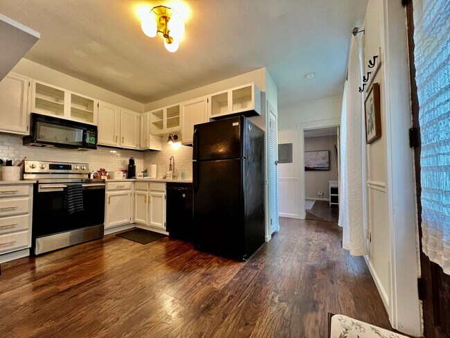 Building Photo - 1 Bd Hide away Historic Dayton, Oh Oregon District