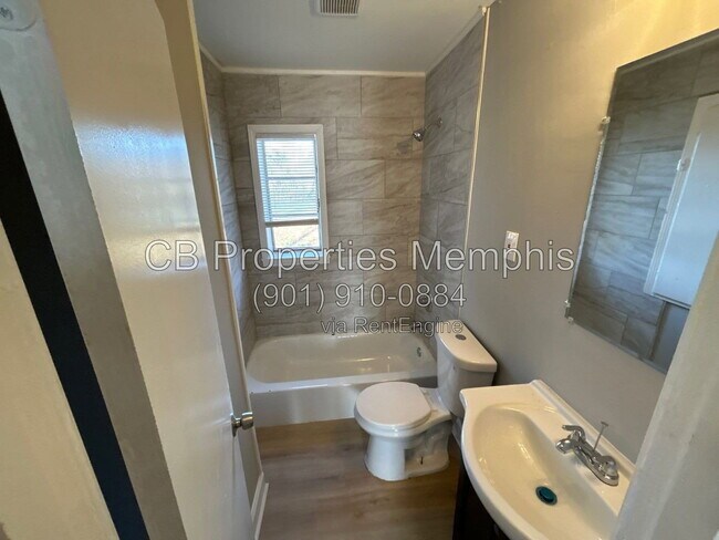 Building Photo - 4006 Newton Dr