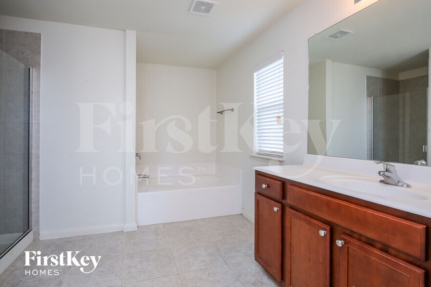 Building Photo - 4717 Cedar Springs Dr