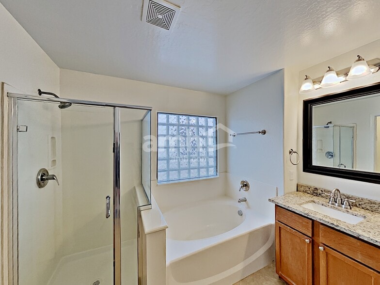 Building Photo - 3843 E Santa Fe Ln