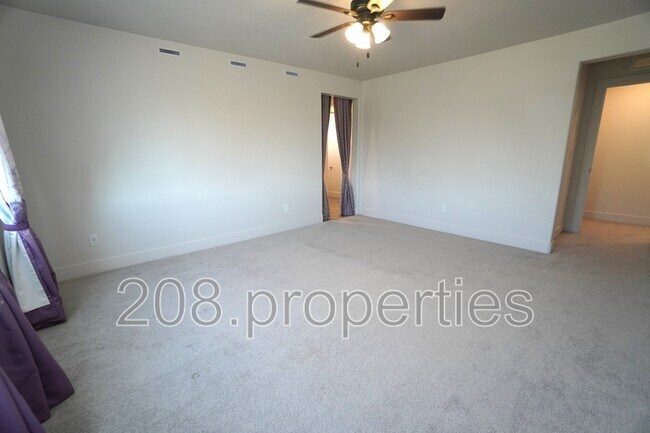 Building Photo - 245 E Caldera St