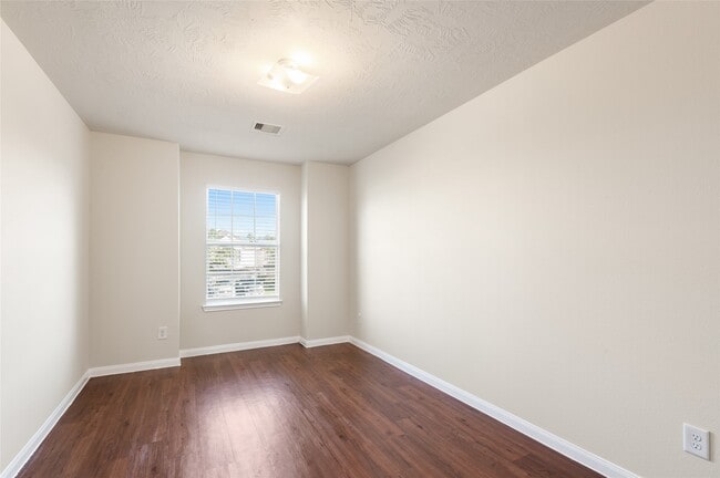 Building Photo - 15606 Kiplands Bend Dr