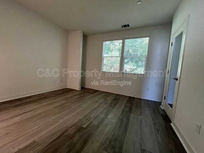 Building Photo - 374 Hansen Ter