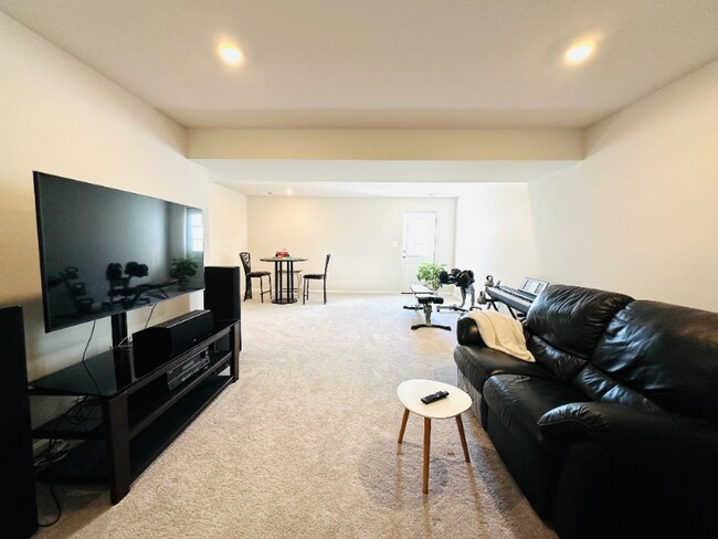 Building Photo - 4740 Canterbury Rd