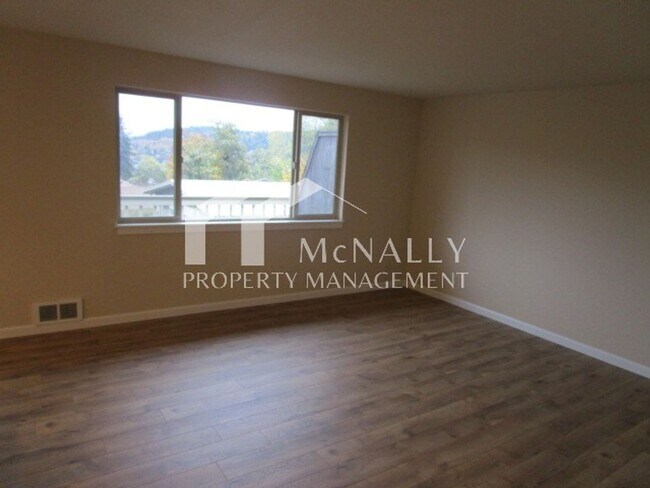 Building Photo - 7417 Hill Ave