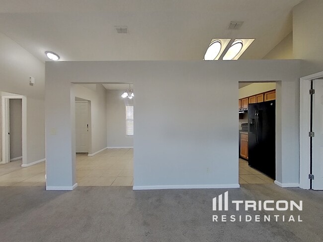 Building Photo - 3210 Chantilly Ct