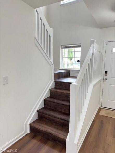 Building Photo - 302 Mourning Dove Terrace